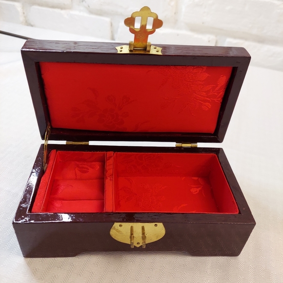 Vintage Handcarved Cork in Wood Laquered Jewelry Box Red Fabric Lined Chinese - Picture 6 of 12